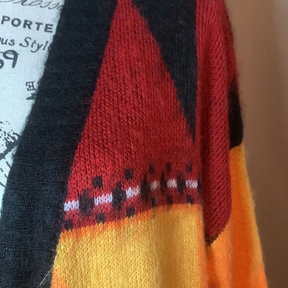 Pit to pit is 24 1/2 best that can be measured. length is 35.  9-1 - Picture 2 of 7